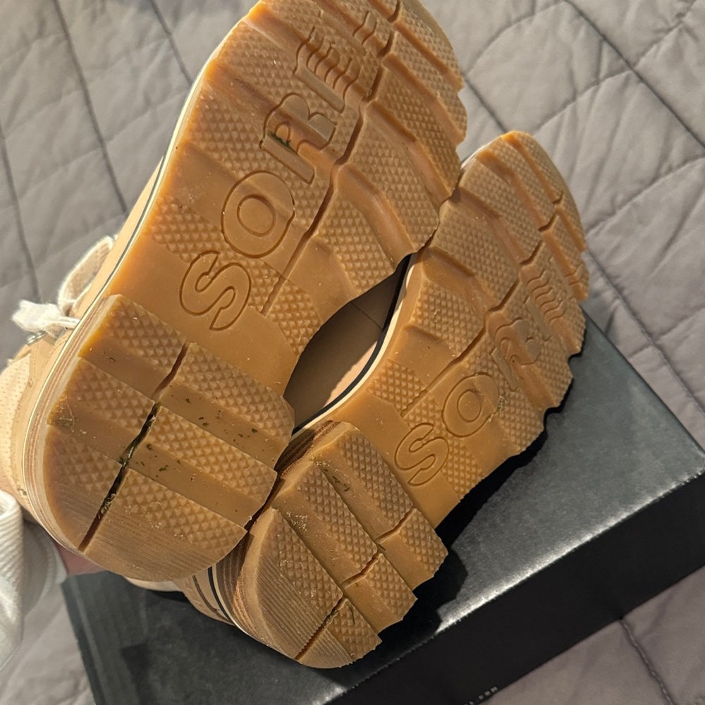 Sorel Women’s Tan Lace-Up Hiking Boots - Picture 4 of 5